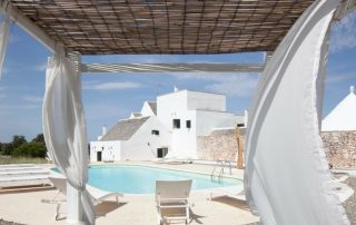 Yoga Retreat in Italy at la rosa dei 4 venti pool