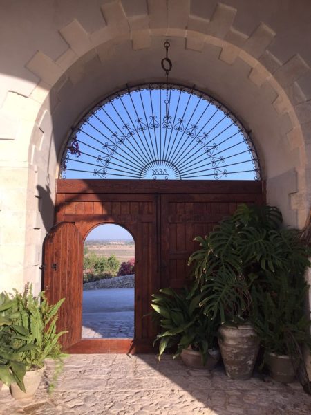 Danena-entrance-way-1000×1333